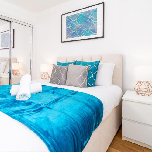 En eller flere senge i et værelse på 2 Bedroom Apartment - City Centre - Parking - Balcony - Netflix 5AC