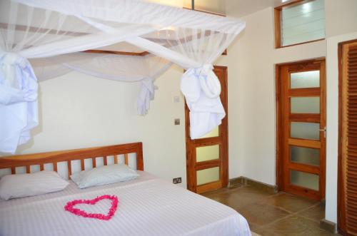 Postel nebo postele na pokoji v ubytování Villa Nika, between palm trees, beach and elephants