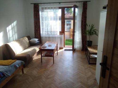 Istumisnurk majutusasutuses Na Ogrodowej między Tatrami a Gorcami