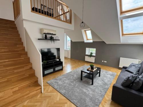 100qm, balcony, near center, Schönbrunn, attic