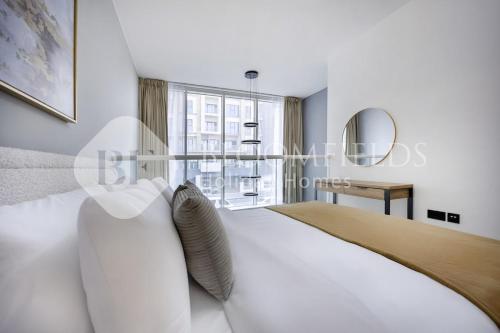 Postel nebo postele na pokoji v ubytování Bloomfields Executive 1br Rukan