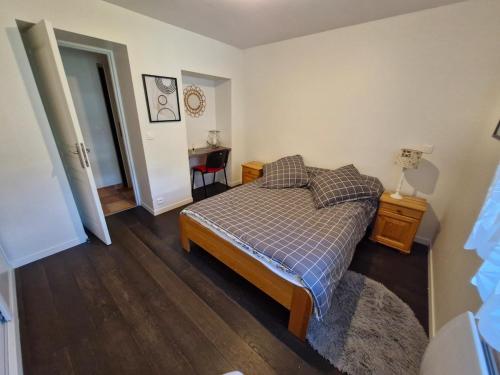 Postel nebo postele na pokoji v ubytování 65 m2 full-foot apartment in a house with garden and private entrance