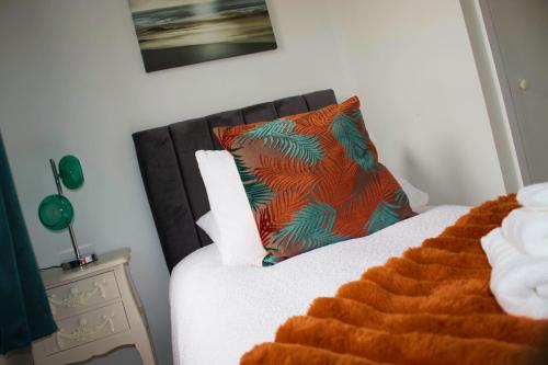 Postel nebo postele na pokoji v ubytování Spacious 2-Bed Apartment