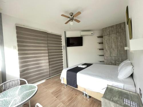 a bedroom with a bed and a ceiling fan at Golden Suite Miraflores 