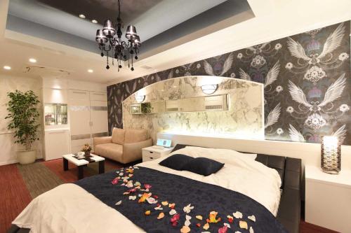 En eller flere senge i et værelse på Hotel GLOW -ホテル グロウ-