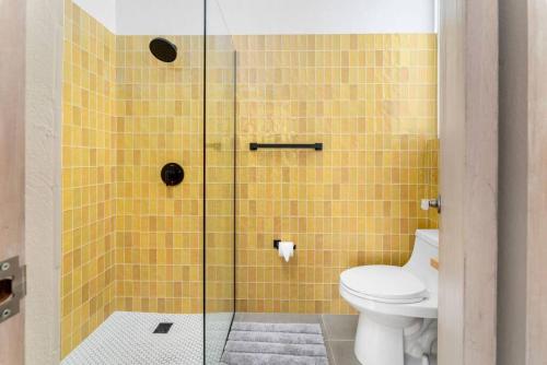 Ένα μπάνιο στο Casa Loba Luxe Unit 1 with private swimming pool