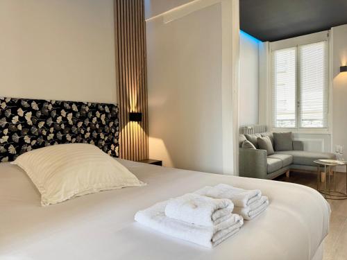 a bedroom with a bed with towels on it at Wellness Suite Ponsardin 2 - Reims Centre in Reims