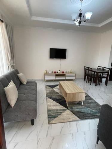 Ethans Place - Elegant 2 Bedroom Apartment with Solar Power