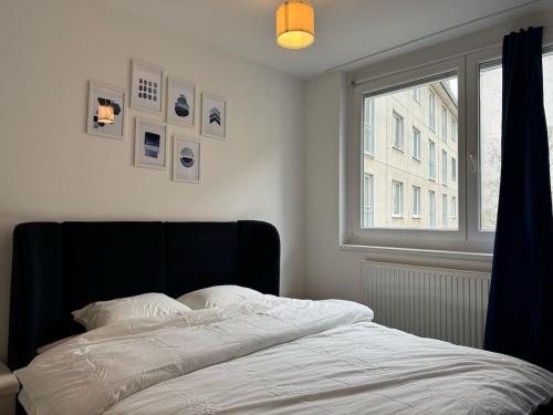 Ένα ή περισσότερα κρεβάτια σε δωμάτιο στο 2BR, balcony, central, danube, U6 & S-Bahn - BRN 22