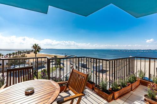 Encantador apartamento con vistas al mar y AC