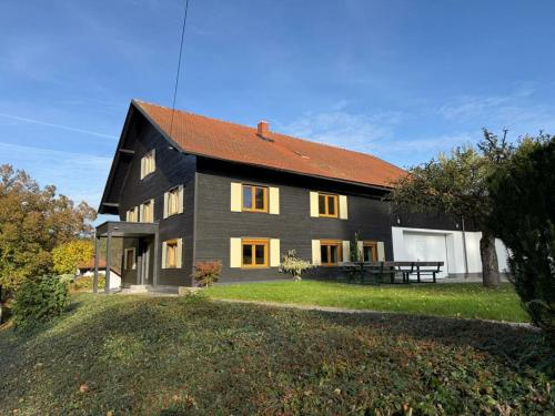 Το κτήριο όπου στεγάζεται  η παραθεριστική κατοικία