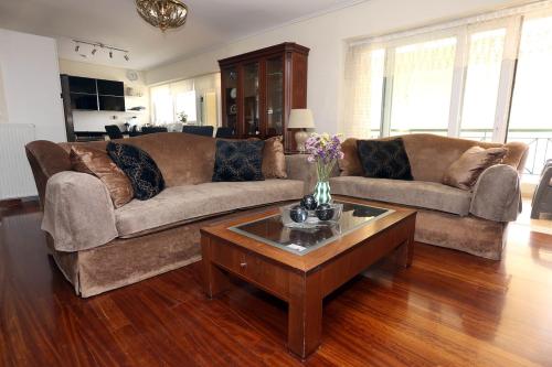 Cosy and Comfy near Niarxos and Athens Riviera