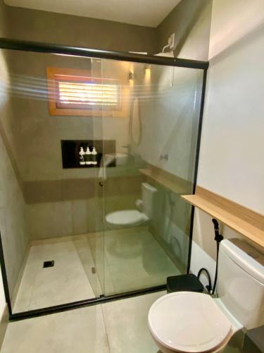 Ένα μπάνιο στο Luxo, Conforto & Piscina no Refúgio do Igarapé