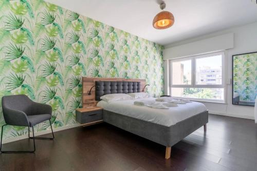 Spacious 2BR en suite, downtown Porto