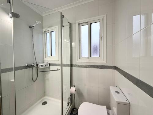 Foto Beautiful modern apartment 100m from the sea 3
