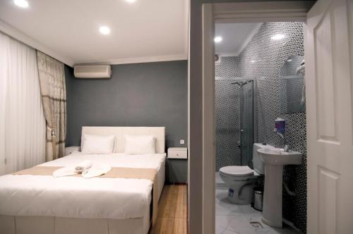 Koupelna v ubytování Laleli Suit Hotel