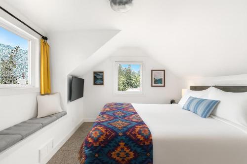 Postel nebo postele na pokoji v ubytování Snowcreek Suites - Maiple