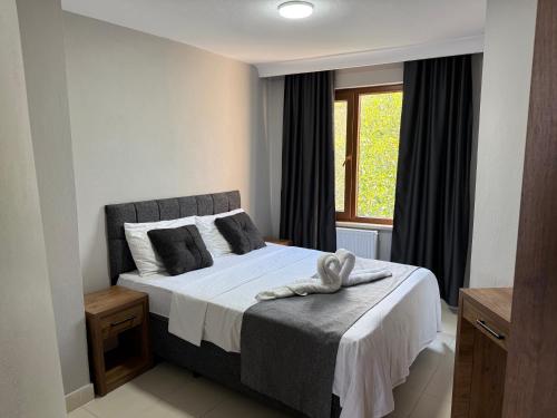 Ένα ή περισσότερα κρεβάτια σε δωμάτιο στο Rumeli Pansiyon