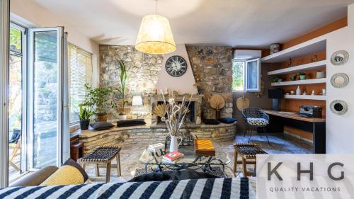 Anti-Pera Cottage with private pool in Dilinata village!