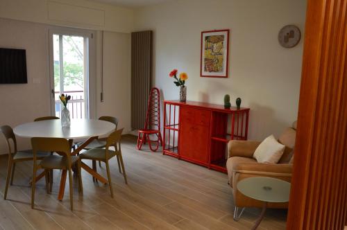 Μια τηλεόραση ή/και κέντρο ψυχαγωγίας στο Lux Matera