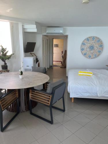 Postel nebo postele na pokoji v ubytování Guadeloupe Ilet Gosier best view