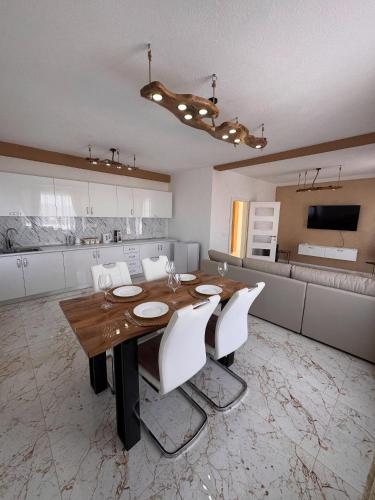 Η κουζίνα ή μικρή κουζίνα στο Villa Enigma