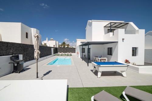 Marisa, modern 3 bed villa with AC & WIFI