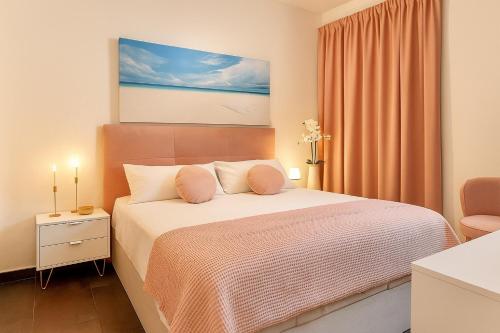 Una cama o camas en una habitación de Vista Pujols playa ubicación magnífica