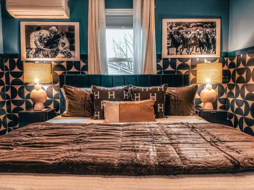 Ένα ή περισσότερα κρεβάτια σε δωμάτιο στο Jockey's Lakeside Retreat