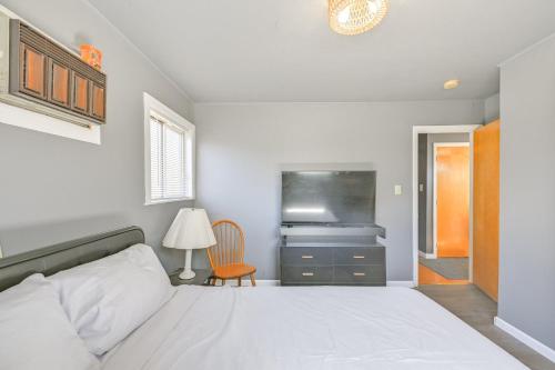 a bedroom with a bed and a desk and a chair at Choice home in West Babylon