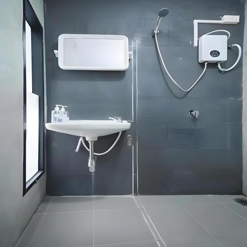 a bathroom with a sink and a shower at XX GO INN Silom BTS Saint Loius - เซนหลุย in Yan Nawa