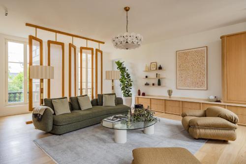 Гостиная зона в 1.75 Paris La Source