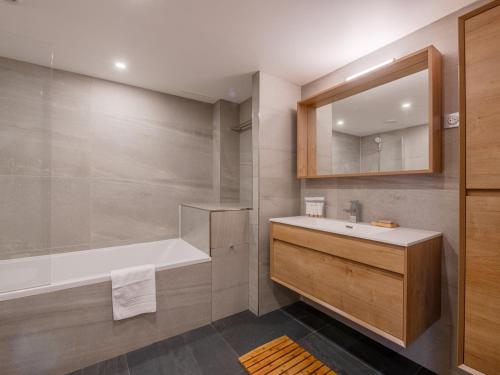 Koupelna v ubytování Spacieux appartement 8 pers. avec cheminée à Argentière - FR-1-343-270