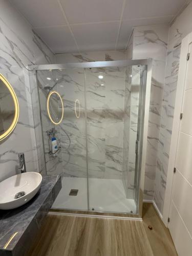 APARTAMENTO ZONA 4 justo al lado de la estación de TREN Y BUS MARÍA ZAMBRANO