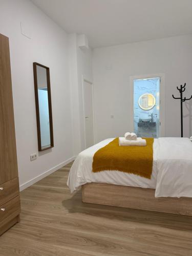 APARTAMENTO ZONA 4 justo al lado de la estación de TREN Y BUS MARÍA ZAMBRANO