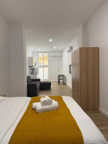 APARTAMENTO ZONA 4 justo al lado de la estación de TREN Y BUS MARÍA ZAMBRANO
