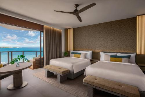 Postel nebo postele na pokoji v ubytování Grand Hyatt Grand Cayman Resort and Spa