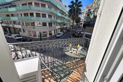 The Elegant Cannois Stylish Studio with Balcony - Cannes hyper centre