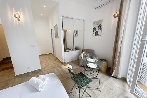 The Elegant Cannois Stylish Studio with Balcony - Cannes hyper centre