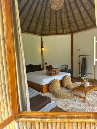 Ένα ή περισσότερα κρεβάτια σε δωμάτιο στο ป๊ะกั๋นแคมป์ปิ้งฮิลล์สะปัน