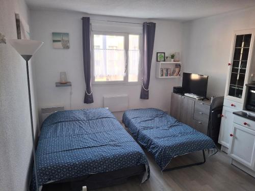 Postel nebo postele na pokoji v ubytování Studio Front de Mer Calais