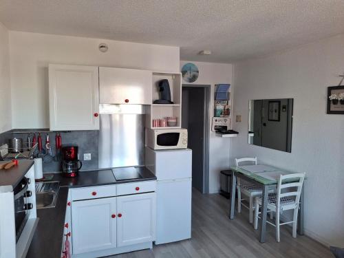 Kuchyň nebo kuchyňský kout v ubytování Studio Front de Mer Calais