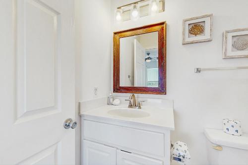 Et badeværelse på Gulf Island Condo 431