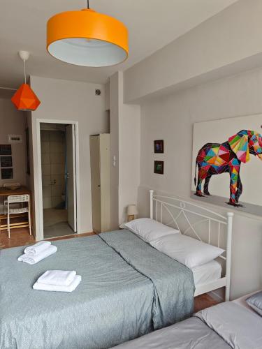 Postel nebo postele na pokoji v ubytování Plaka Rooms