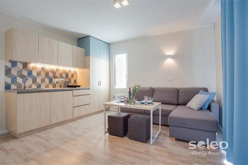 Et opholdsområde på SOLEO Family Resort - domki 3 min od Morza - 3 Baseny, 3 Jacuzzi, Sauna, ANIMACJE, Małpi Gaj, 3 Sale Zabaw, 4 Place Zabaw, 2 Restauracje