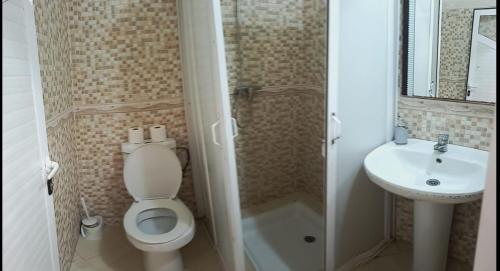 Ένα μπάνιο στο Appartement meublé près du grand souk Elhad