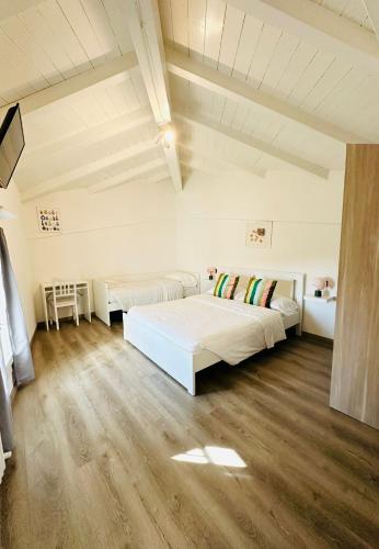 a large bedroom with a bed and a table at Giardini B&B in Modena