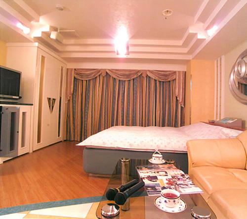 Hotel Queen's Court -ホテル クインズコート-