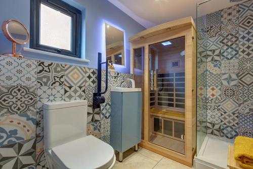 a bathroom with a toilet and a shower at Kim's Place in Hingham