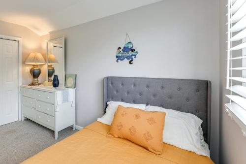 Voodi või voodid majutusasutuse Chesapeake Bay Views and Private Deck Cozy Cottage toas